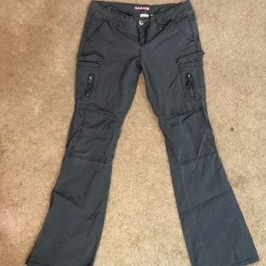 Y2K grey woman’s garage cargo pants size 9 fit more like a 6-7 or medium
